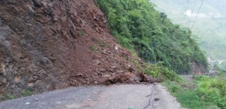 बाढीपहिराले मध्यपहाडी राजमार्गको ४० किलोमिटर  क्षतिग्रस्त