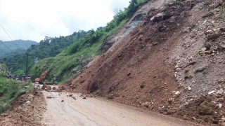 डडेल्धुरामा पहिरामा परी एकको मृत्यु, राजमार्ग अवरुद्ध, विद्यालय बन्द