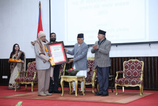 पूर्वराष्ट्रपति यादव र पूर्वमन्त्री उपाध्याय महेन्द्रनारायण निधि राष्ट्रिय पुरस्कारबाट सम्मानित