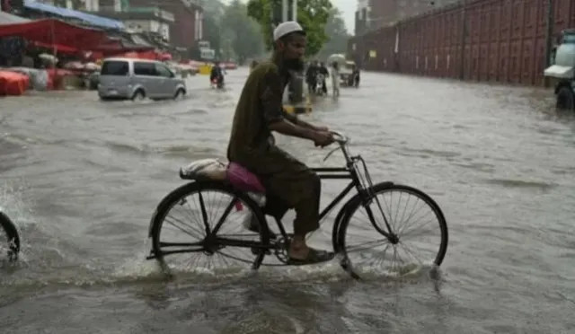 पाकिस्तानमा भारी वर्षाका कारण ३६ जनाको मृत्यु, ४१ घाइते