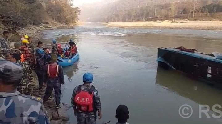 धादिङको घाटबेँसीमा बस दुर्घटना : चारको मृत्यु, ३० जनाभन्दा बढी घाइते