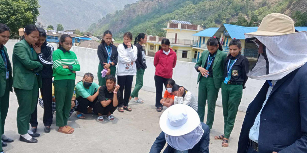 व्यावसायिक कृषितर्फ उन्मुख हुन प्रेरित गर्दै प्राविधिक शिक्षालय