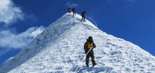 सर्वोच्च शिखर सगरमाथासहितका हिमाल  चढ्न हिँडे आरोही