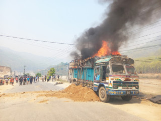 औषधिमा प्रयोग हुने केमिकल बोकेको ट्रकमा आगलागी