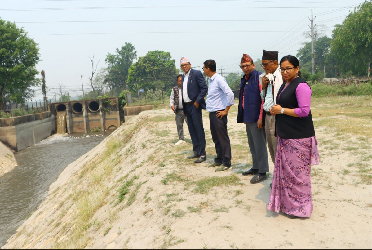 खडेरीले मकै सुक्न थालेपछि नारायणी लिफ्टबाट पानी छाडियो