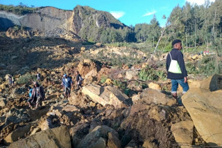 पपुवा न्युगिनीमा भीषण पहिरोमा परी करिब १०० जनाको मृत्यु भएको आशङ्का