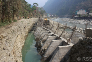 कालीगण्डकीको कटान रोकथाम गर्न पर्खाल निर्माण