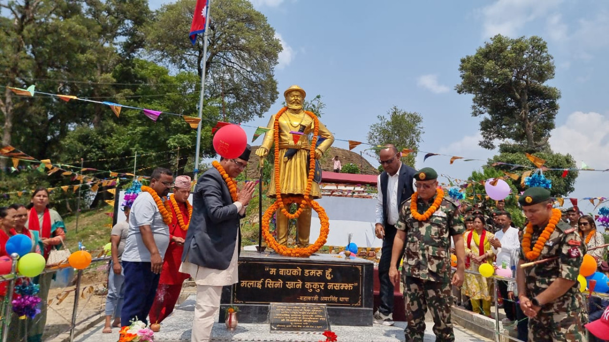 अमरगढी किल्लामा राष्ट्रिय विभूति थापाको पूर्णकदको सालिक अनावरण