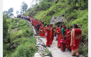 पदमार्ग निर्माणसँगै शिवपुरीको लौके झरनामा आन्तरिक पर्यटकको घुइँचो