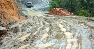 हिलाम्मे खेतजस्तै सडकको अवस्था , वडाध्यक्ष भन्दछन् ‘सडकका कारण जनता जोगाउनै कठिन भइसक्यो’