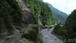 कालीगण्डकी करिडोरः महभिरको पहिरोले दुर्घटनाको जोखिम