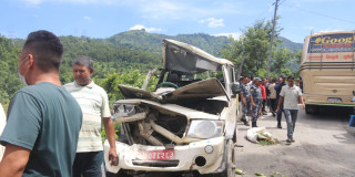 सिन्धुली जीप दुर्घटनामा तीन जनाको मृत्यु ११ घाइते