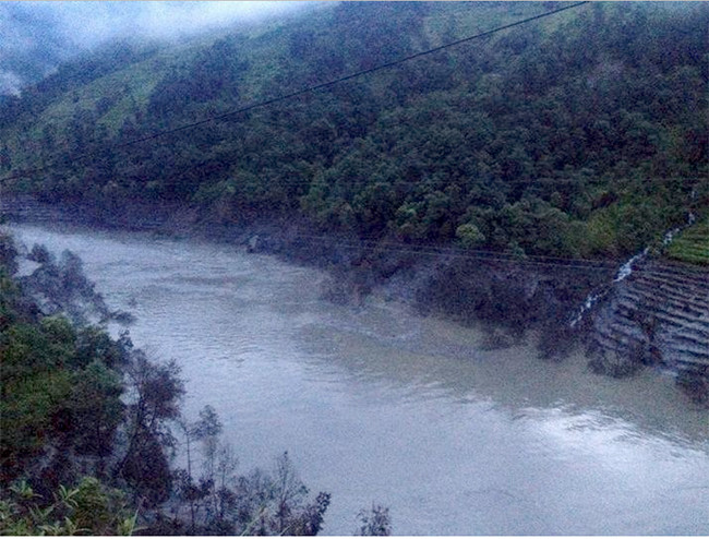 सुनकोशीमा कार खस्यो