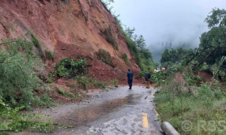 अरनिको र हेलम्बु राजमार्ग अवरुद्ध