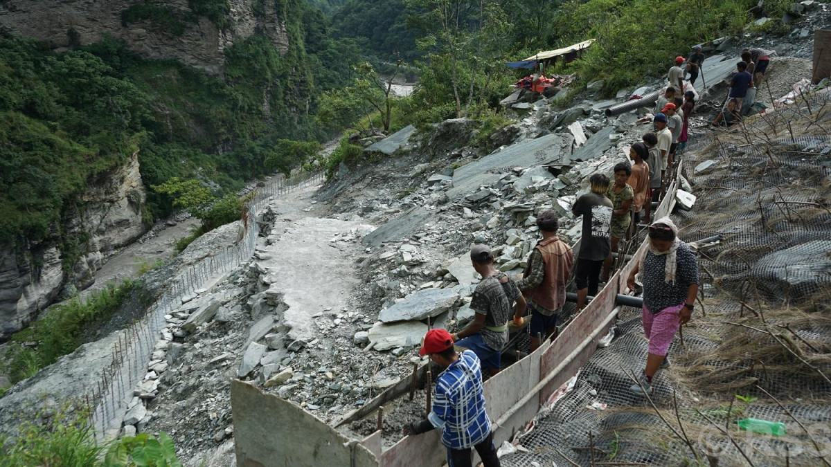 कालीगण्डकी करिडोर : पहिरो रोकथाम गर्न बैसरी अँधेरीखोलामा ‘रक एङ्करिङ’