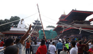 इन्द्रध्वजा ठड्याएर आजदेखि काठमाडौँमा   इन्द्रजात्रा   सुरु