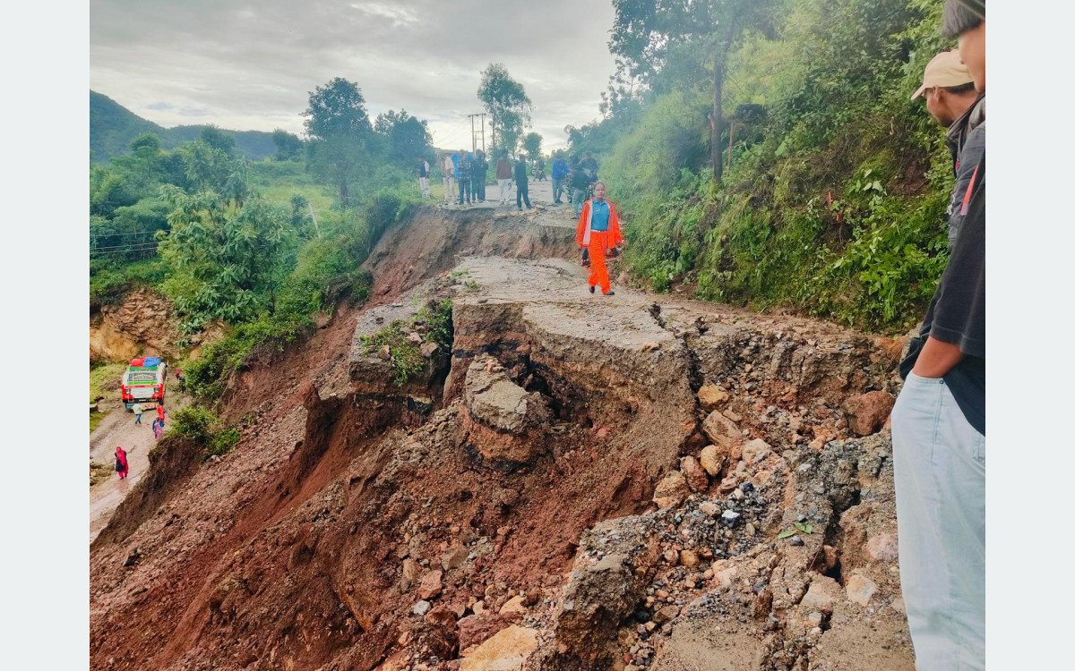 अविरल वर्षाः देशभर ६३ स्थानमा यातायात अवरुद्ध, काठमाडौँ उपत्यका प्रवेश गर्ने सबै नाका बन्द