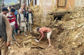 बाढीपहिरामा परी दुई सय २८ जनाको मृत्यु