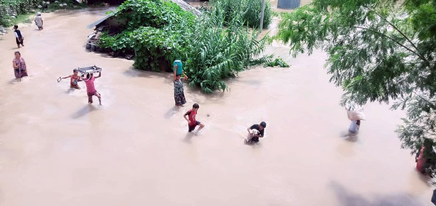 डुबान प्रभावित विनयी त्रिवेणीको बगुवन राहतको पर्खाइमा