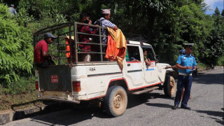 जोखिमपूर्ण तरिकाले यात्रु बोक्ने सवारीलाई कारबाही