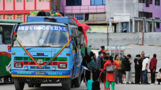 काठमाडौँ उपत्यकाबाट दैनिक एक लाख बाहिरिँदै