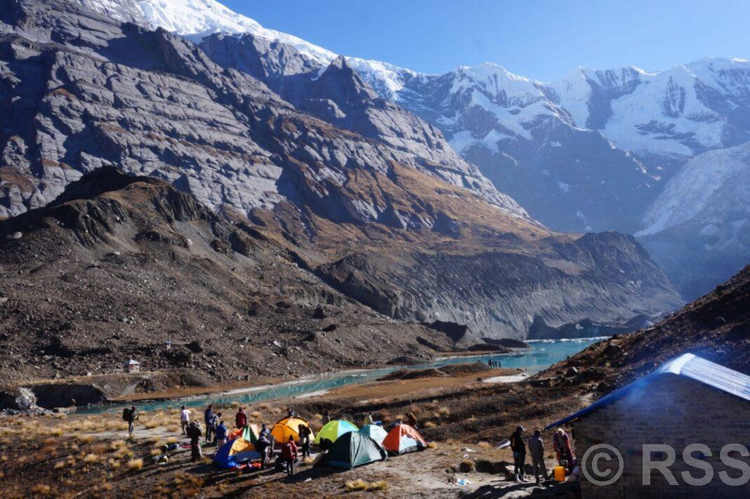 अन्नपूर्ण प्रथम हिमालको आधार शिविर क्षेत्रमा आन्तरिक पर्यटकको भीड