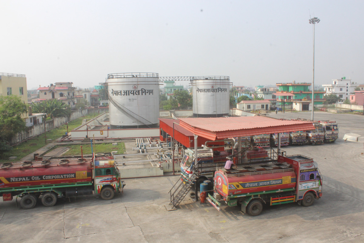 धनगढीको इन्धन डिपोबाट स्थानीय बासिन्दा अहोरात्र त्रासमा  ,  बेचैन बासिन्दाद्वारा  इन्धन डिपो चाँडो  ठाउँ सारी गर्न   माग