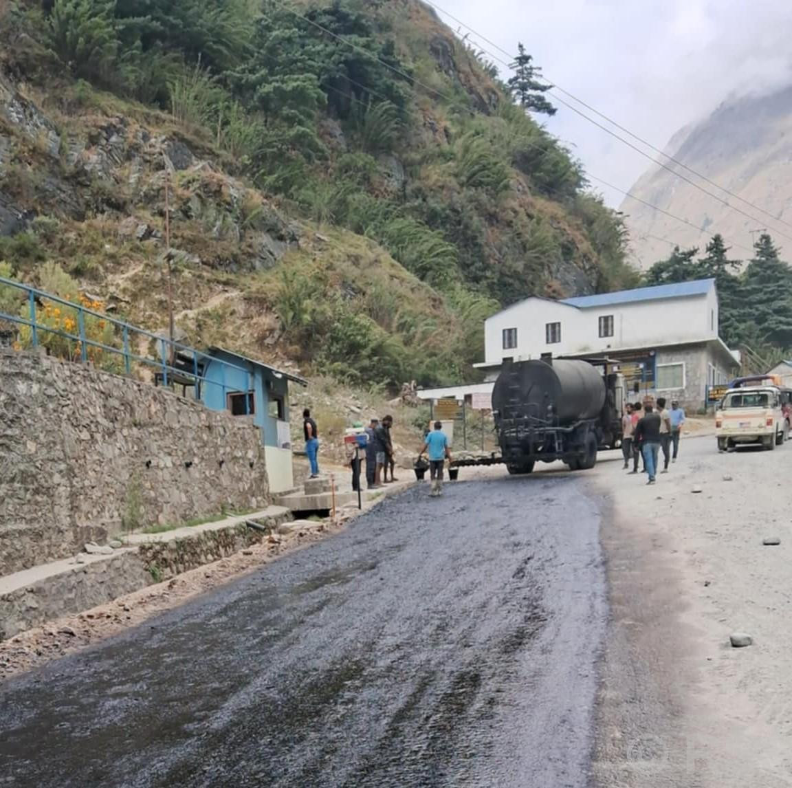 कालीगण्डकी करिडोरस्म्याग्दीको दाना खण्डमा धमाधम कालोपत्र हुँदै